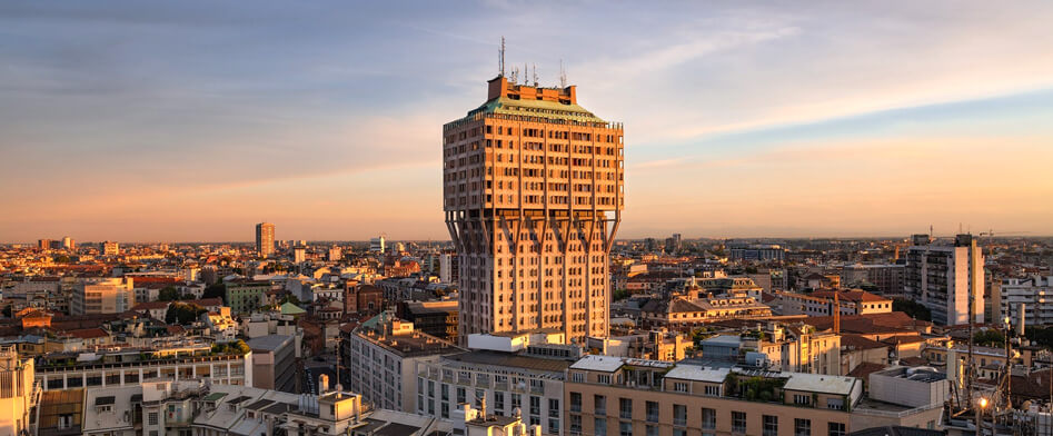 Architettura Brutalista Milano: Storia ed Esempi Controversi - Torre Velasca Architettura Brutalista Milano: Storia ed Esempi Controversi - Torre Velasca