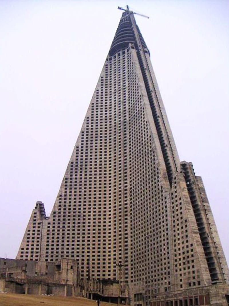 Costruzioni Architettoniche Che Sono Diventate Un Problema Ryugyong Hotel 02