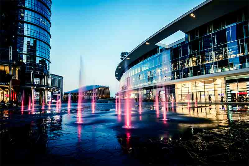 Piazza Gae Aulenti: piazza del futuro che guarda al passato