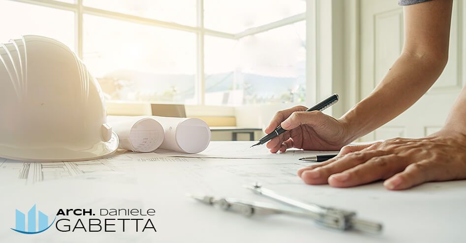 Architetti Monza: Architetto che lavora su un progetto